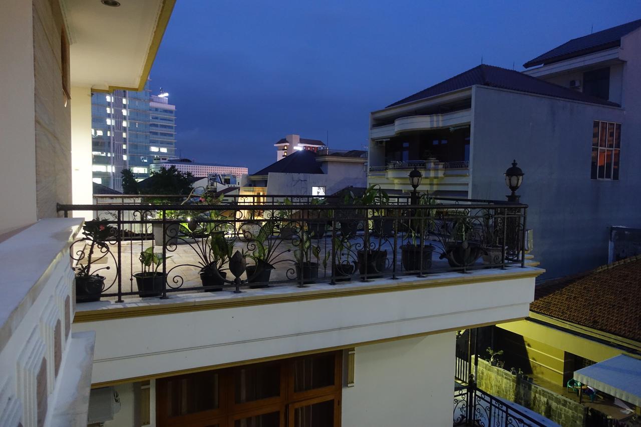 The Backpacker Semarang Hostel Екстериор снимка