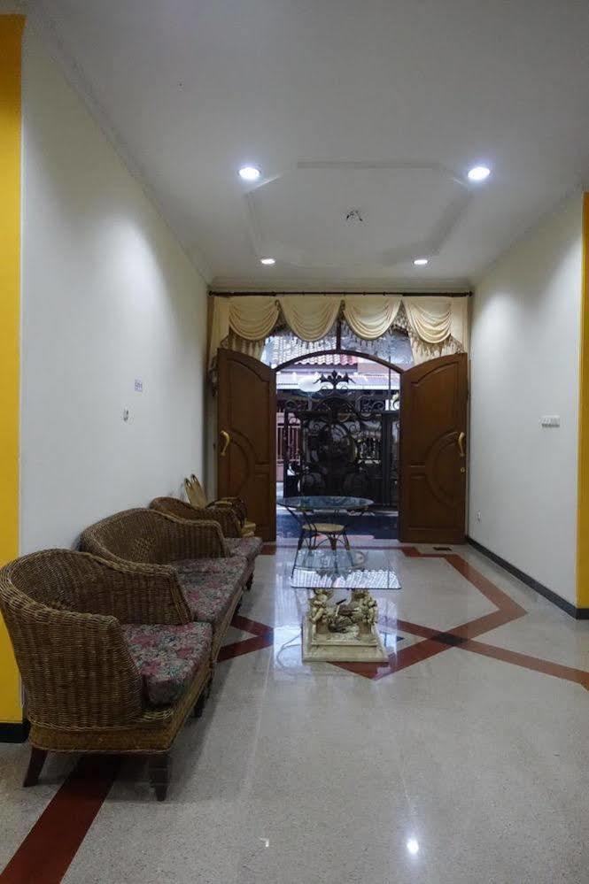 The Backpacker Semarang Hostel Екстериор снимка