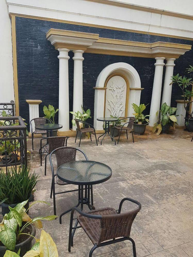 The Backpacker Semarang Hostel Екстериор снимка