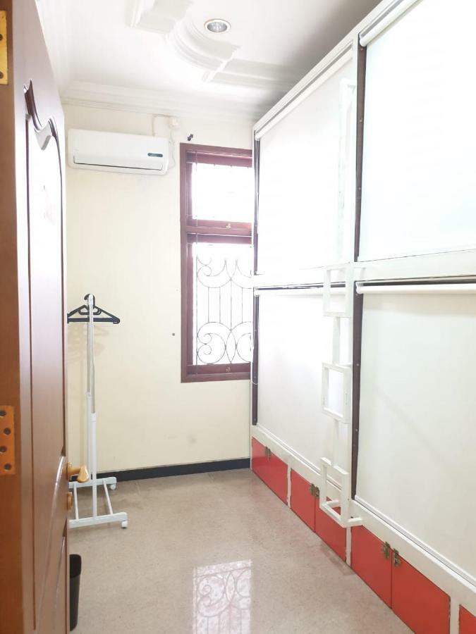 The Backpacker Semarang Hostel Екстериор снимка