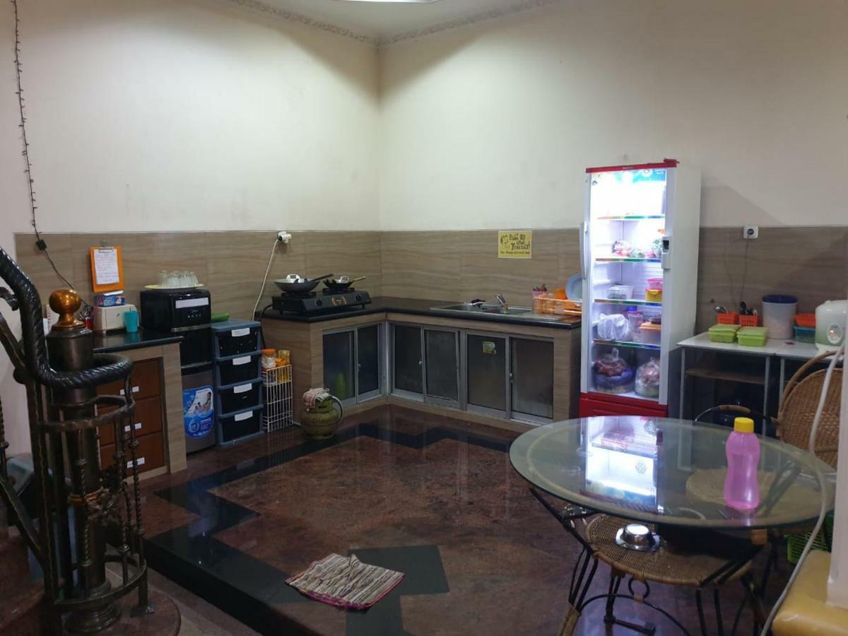 The Backpacker Semarang Hostel Екстериор снимка